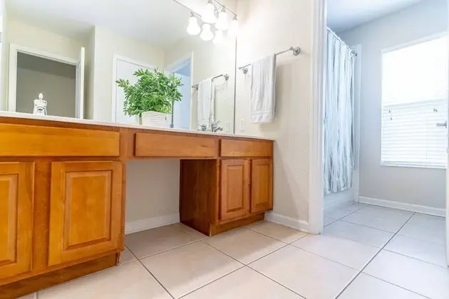 Ev (7755 Windsor Hills)