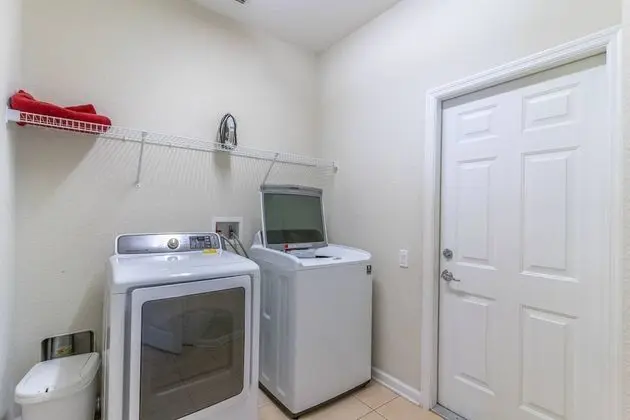 Ev (7755 Windsor Hills)