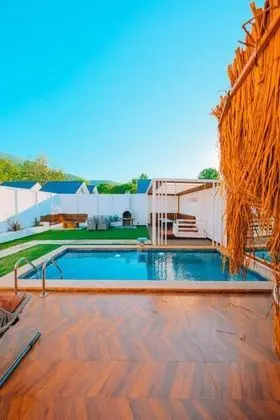 Bungalow 2+1 Oda, Bahçe Manzaralı, Isıtmalı Özel Havuzlu