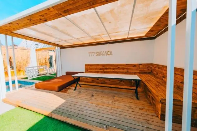 Bungalow 2+1 Oda, Bahçe Manzaralı, Isıtmalı Özel Havuzlu