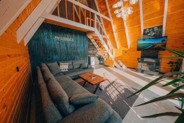 Bungalow 2+1 Oda, Bahçe Manzaralı, Isıtmalı Özel Havuzlu