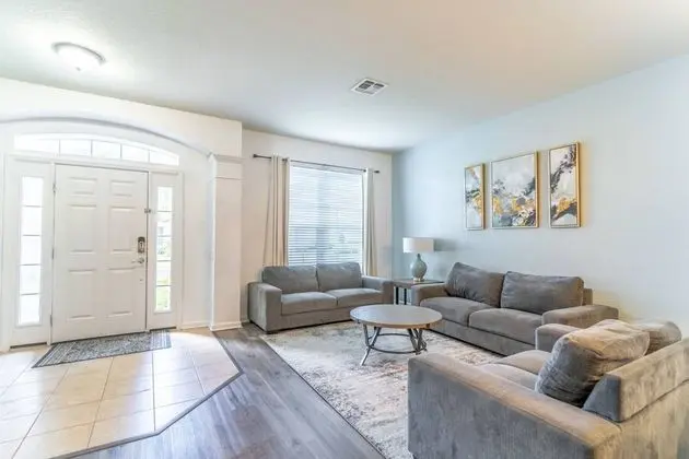 Ev (7812 Windsor Hills)