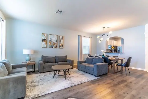 Ev (7812 Windsor Hills)