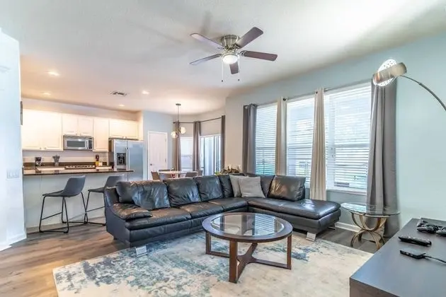 Ev (7812 Windsor Hills)