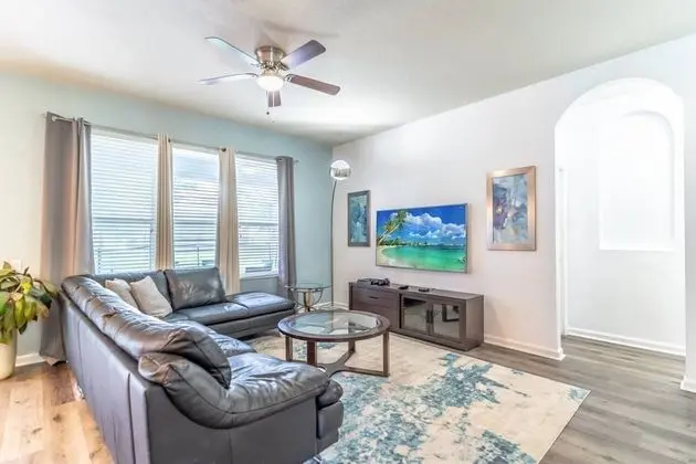 Ev (7812 Windsor Hills)