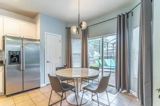 Ev (7812 Windsor Hills)