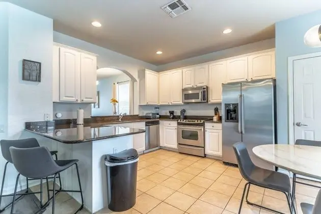 Ev (7812 Windsor Hills)