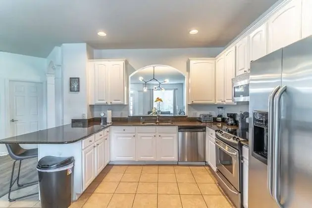 Ev (7812 Windsor Hills)