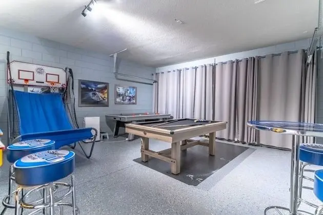 Ev (7812 Windsor Hills)