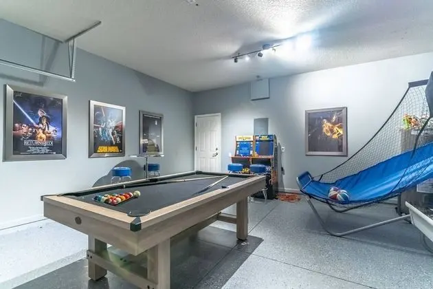 Ev (7812 Windsor Hills)