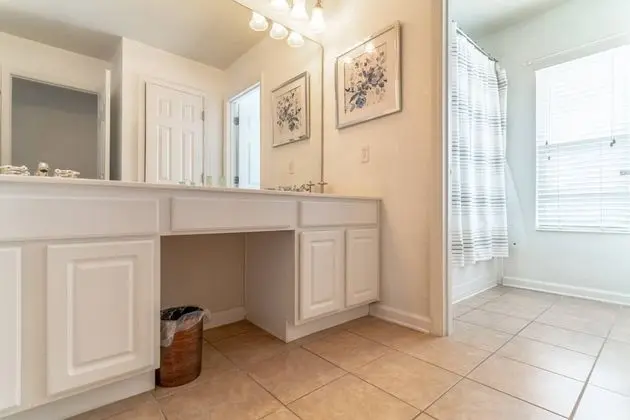 Ev (7812 Windsor Hills)