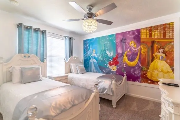 Ev (7812 Windsor Hills)