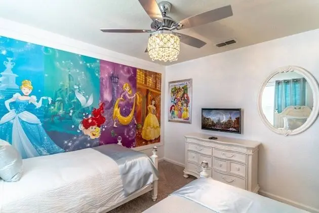 Ev (7812 Windsor Hills)