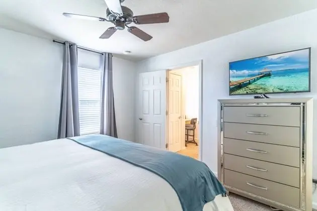 Ev (7812 Windsor Hills)