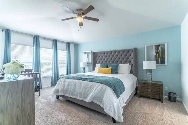 Ev (7812 Windsor Hills)