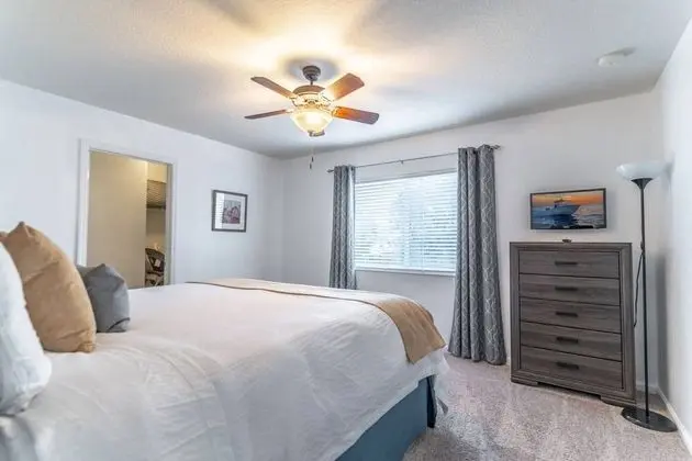 Ev (7812 Windsor Hills)