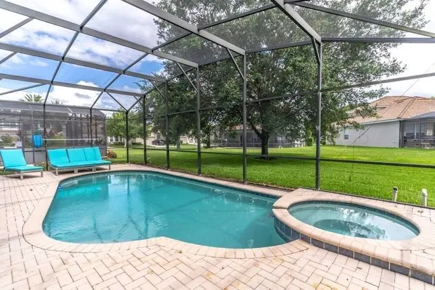 Ev (7812 Windsor Hills)