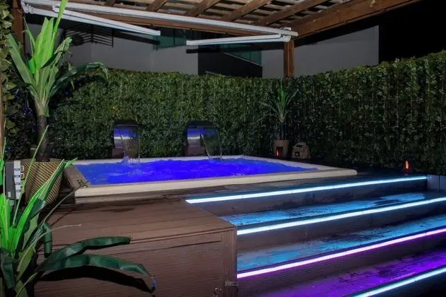 Apart Daire, Birden Çok Yatak Odası, Sigara İçilebilir, Balkon