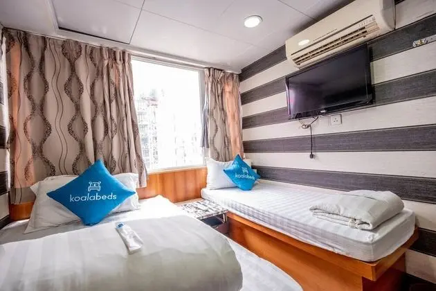 Deluxe Triple Room, Private Bathroom