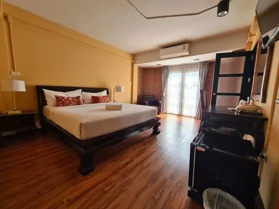 Deluxe Double Room with Private Bathroom
