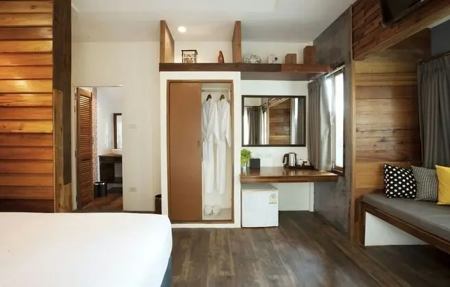 Deluxe Room Pool View