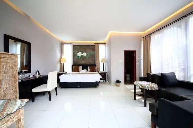 Deluxe Oda, Havuz Manzaralı