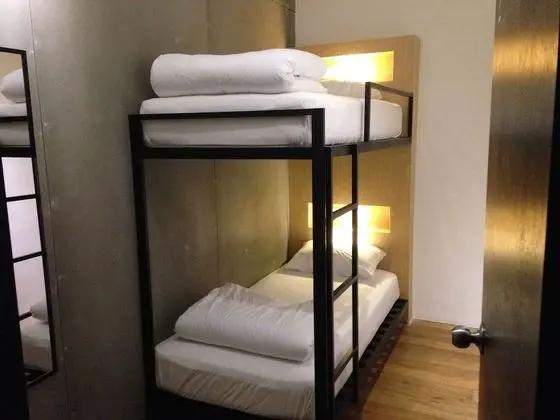 İki Ayrı Yataklı Oda, Ortak Banyo