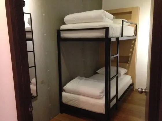 İki Ayrı Yataklı Oda, Ortak Banyo