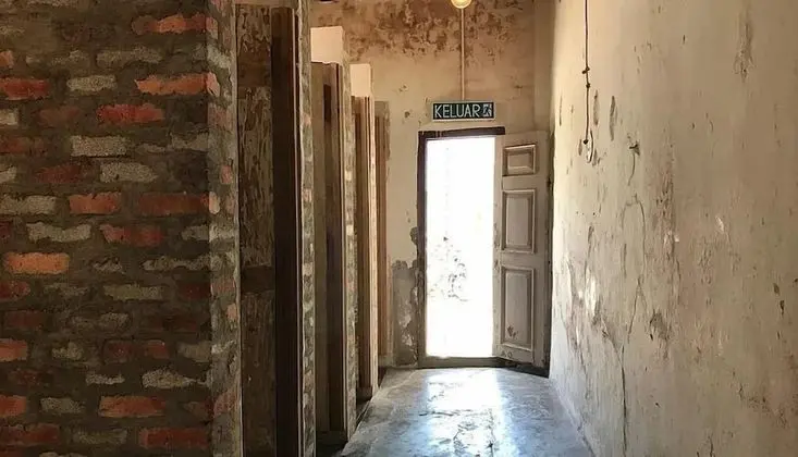 İki Ayrı Yataklı Oda, Ortak Banyo