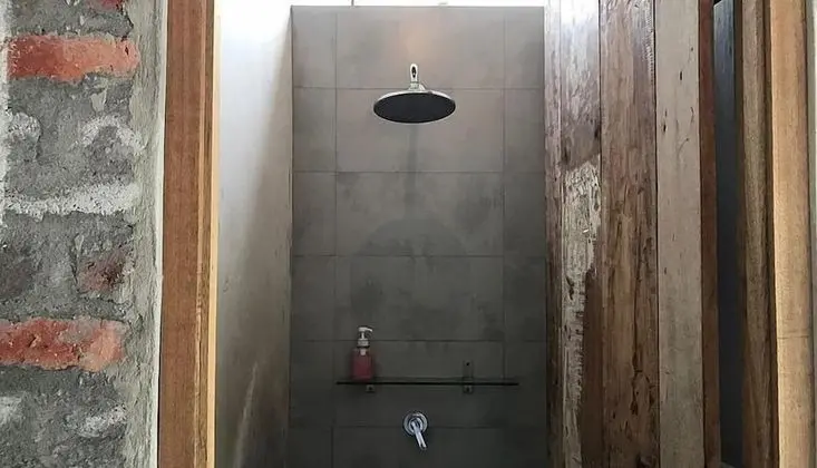 Tek Büyük Yataklı Oda, Ortak Banyo