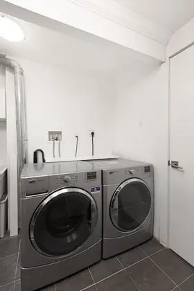 Deluxe Ev