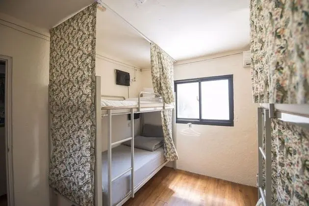 Ortak Ranzalı Oda, Sadece erkekler için, Ortak Banyo