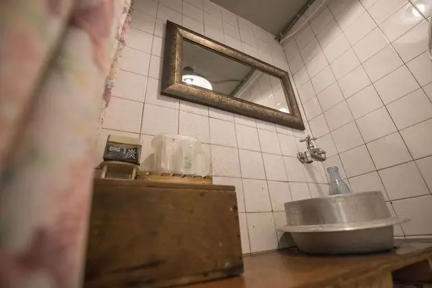 Ortak Ranzalı Oda, Sadece erkekler için, Ortak Banyo