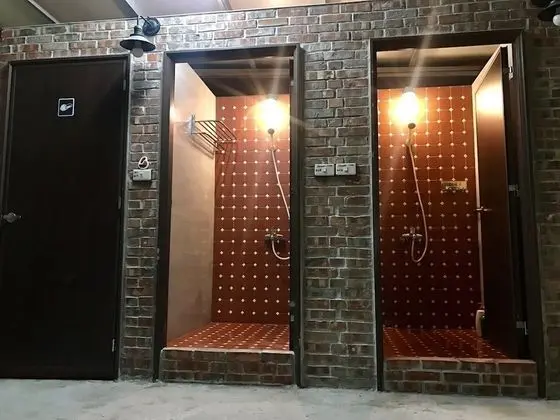 Ortak Ranzalı Oda, Sadece kadınlar için, Ortak Banyo