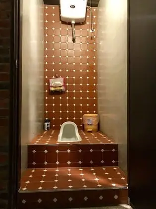 Ortak Ranzalı Oda, Sadece kadınlar için, Ortak Banyo