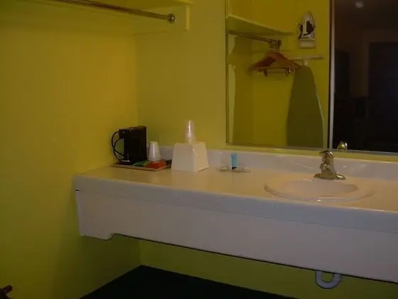 Basic Oda, 2 Büyük (Queen) Boy Yatak, Özel Banyo