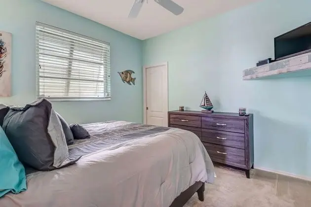 Ev (833 Monticello Ct)