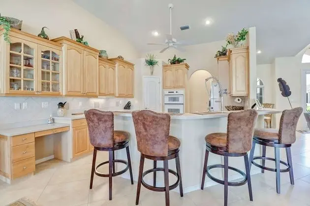 Ev (833 Monticello Ct)