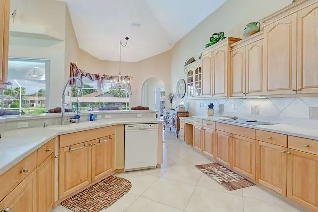 Ev (833 Monticello Ct)