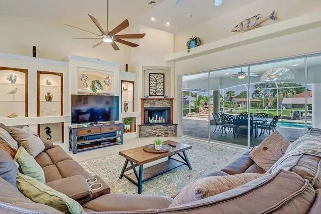 Ev (833 Monticello Ct)