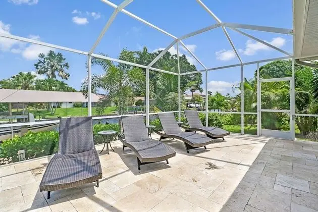 Ev (833 Monticello Ct)