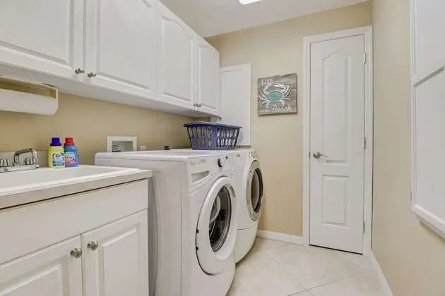 Ev (833 Monticello Ct)