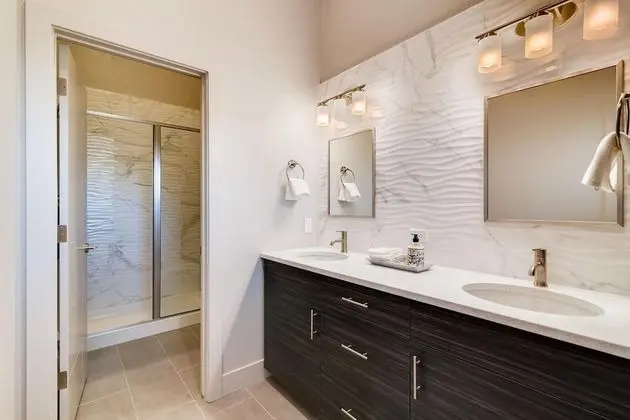 Ev, Birden Çok Yatak, Veranda, Bahçe Manzaralı (844 Jerome St. (Unit 1)*)