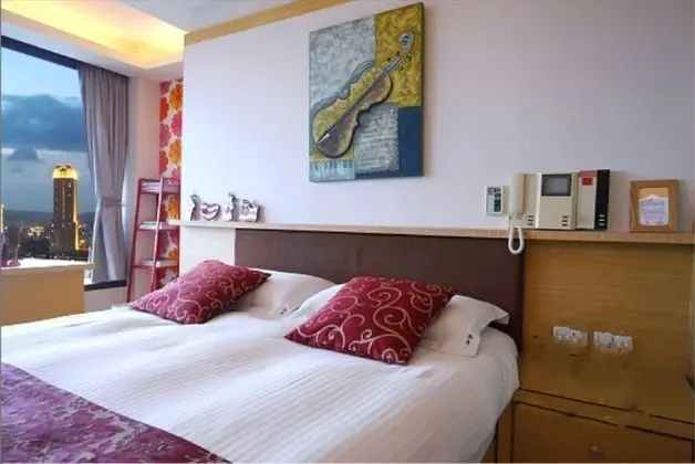 Tek Büyük Yataklı Oda (with Street View)