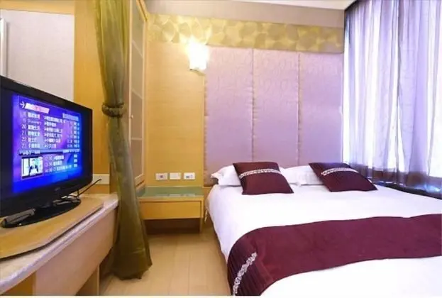 Tek Büyük Yataklı Oda (with Street View)
