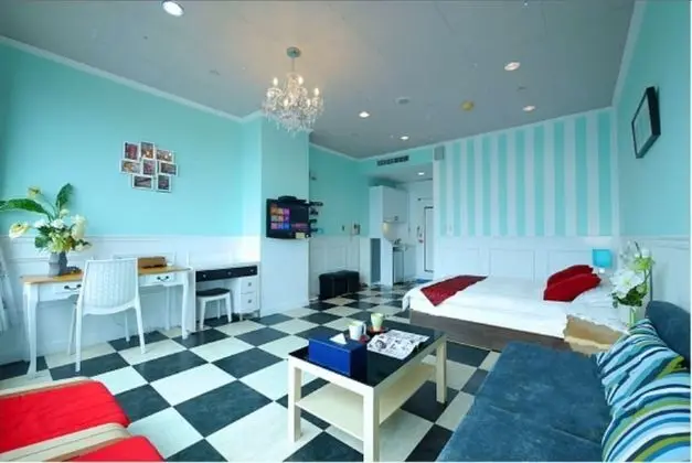 Tek Büyük Yataklı Oda (with Street View)