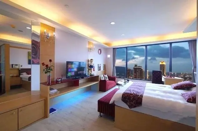 Tek Büyük Yataklı Oda (with Street View)
