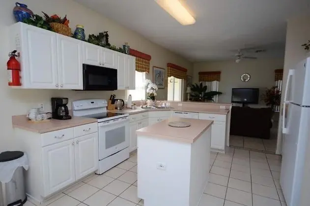 Ev (86340 2-Story Prestine 4-Bed Pool Hom)