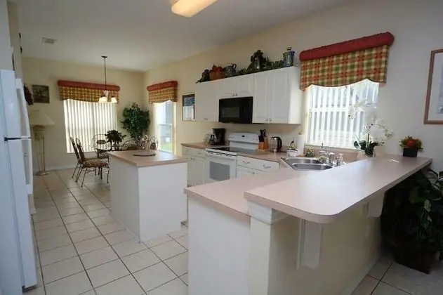 Ev (86340 2-Story Prestine 4-Bed Pool Hom)