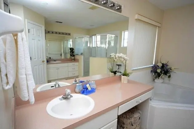 Ev (86340 2-Story Prestine 4-Bed Pool Hom)